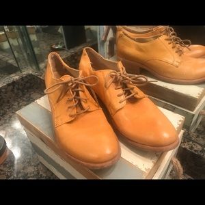 Frye YELLOW leather bucks with heels